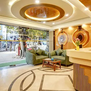 Just Renovated - Krishna Palace With Parking & Only 2 Mins Walk From Metro Hotel New Delhi
